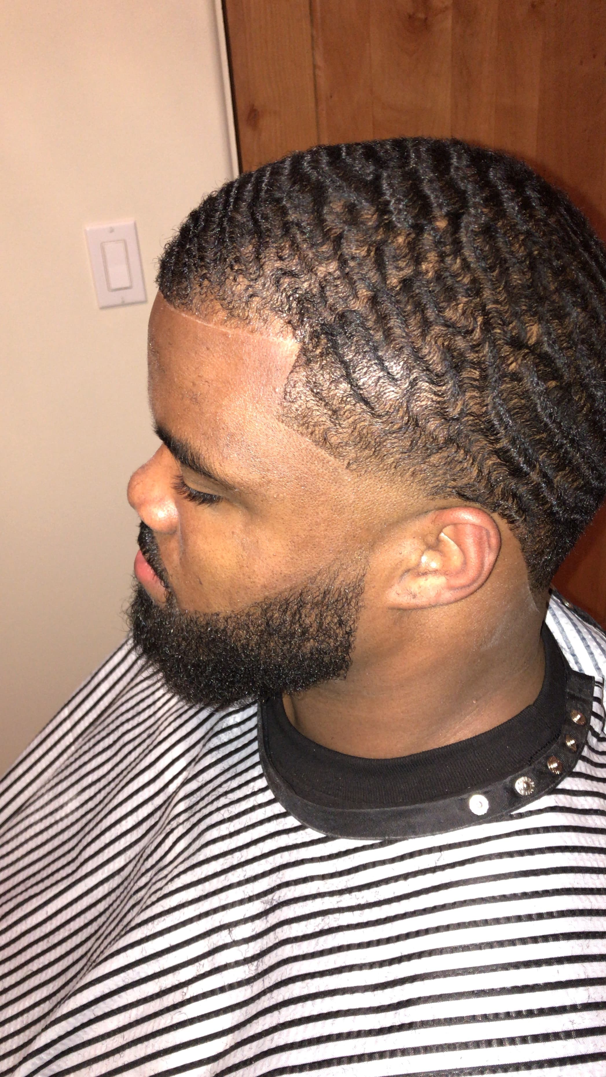 Close-up of a sharp wave pattern